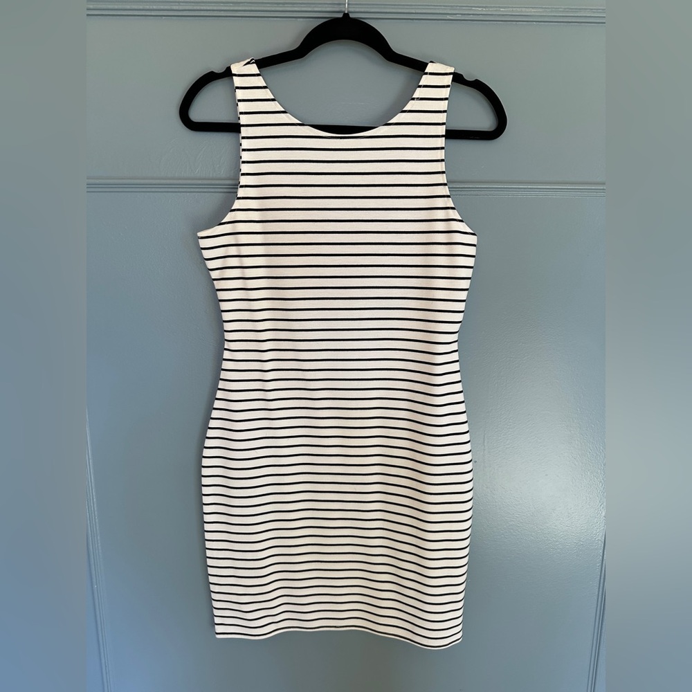 Jack body con dress striped black and white